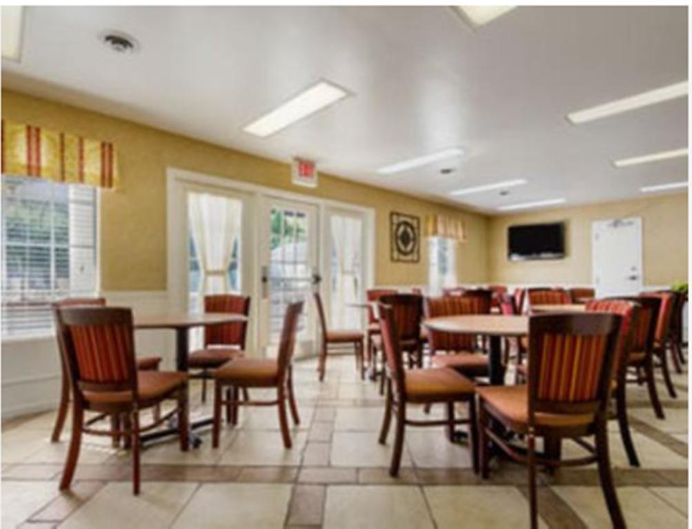 Baymont By Wyndham Greenville Restoran fotoğraf